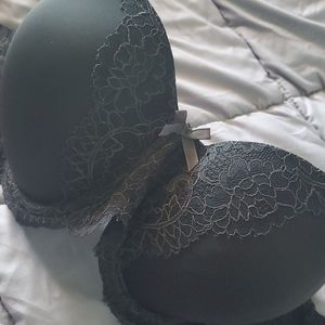 Victoria's Secret 34DD strapless bra